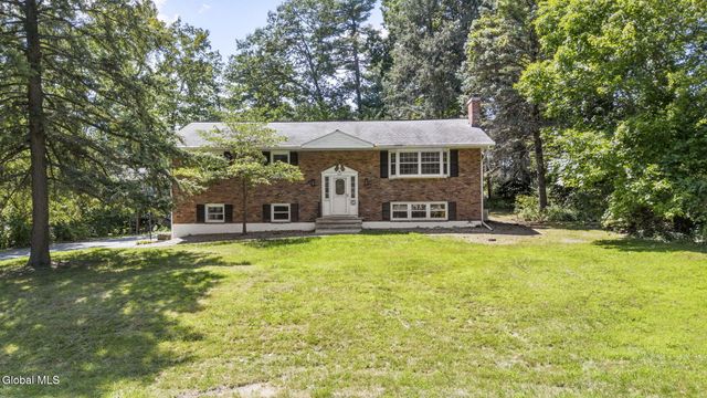 859 Hereford Way, Niskayuna, NY 12309