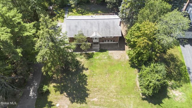 859 Hereford Way, Niskayuna, NY 12309