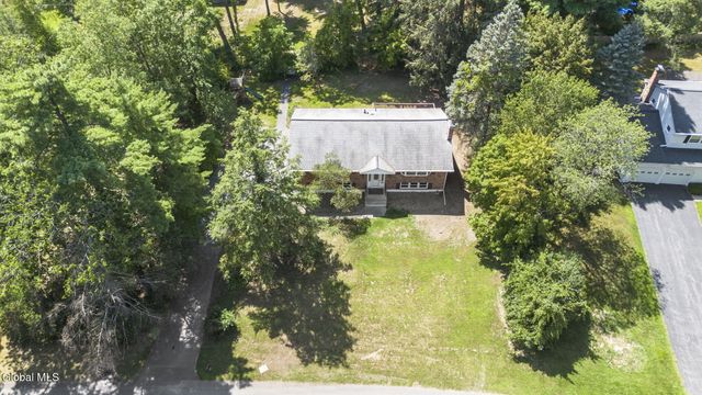 859 Hereford Way, Niskayuna, NY 12309