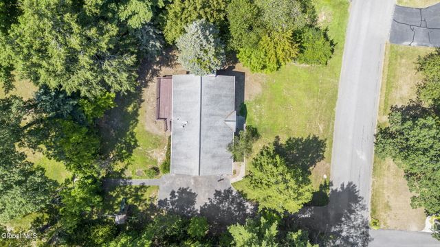 859 Hereford Way, Niskayuna, NY 12309