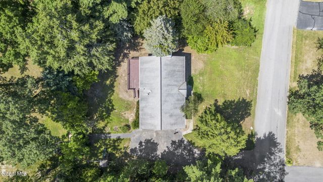 859 Hereford Way, Niskayuna, NY 12309