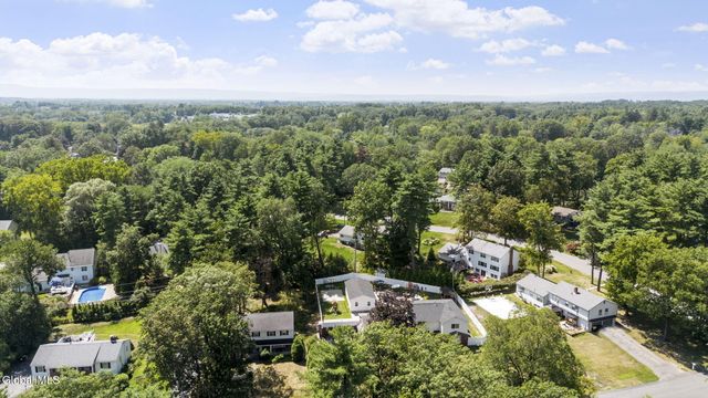 859 Hereford Way, Niskayuna, NY 12309