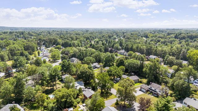 859 Hereford Way, Niskayuna, NY 12309