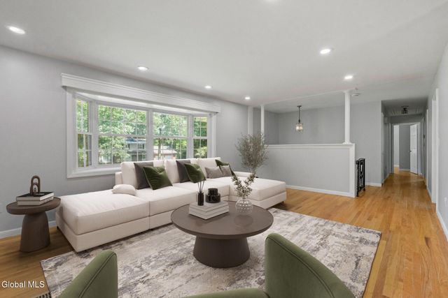 859 Hereford Way, Niskayuna, NY 12309