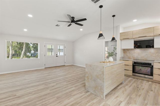 384 MAGNOLIA PLACE, Debary, FL 32713