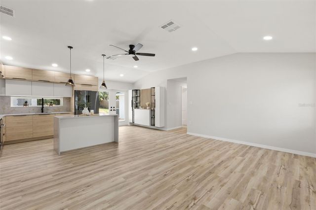384 MAGNOLIA PLACE, Debary, FL 32713