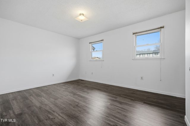 161 Oakcrest Circle 161, Bristol, VA 24201