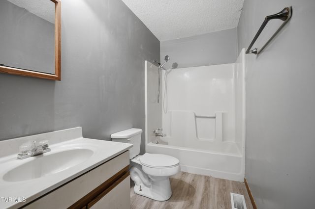 161 Oakcrest Circle 161, Bristol, VA 24201