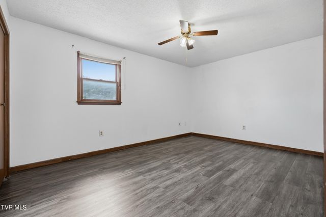 161 Oakcrest Circle 161, Bristol, VA 24201