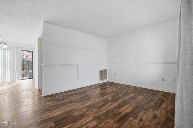 161 Oakcrest Circle 161, Bristol, VA 24201