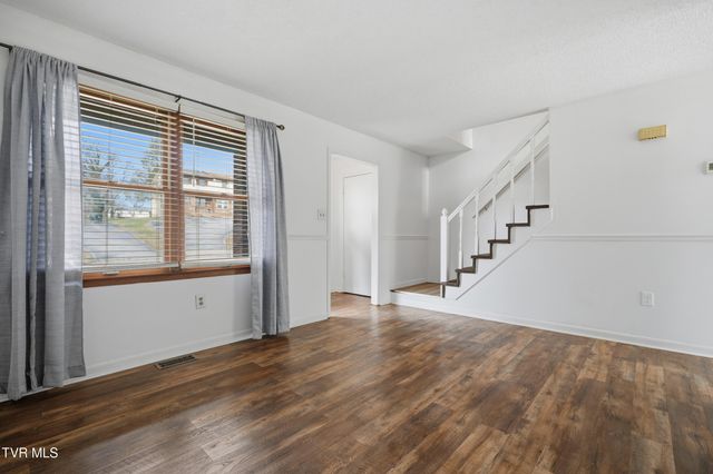 161 Oakcrest Circle 161, Bristol, VA 24201