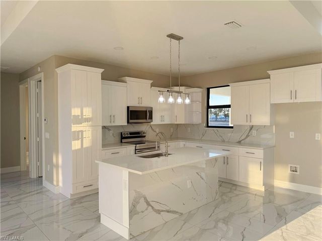 2 NE 3rd LN, Cape Coral, FL 33909