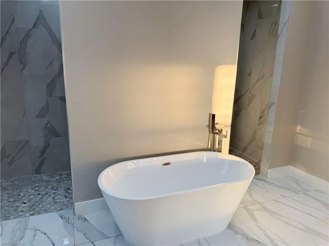 2 NE 3rd LN, Cape Coral, FL 33909