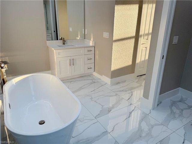 2 NE 3rd LN, Cape Coral, FL 33909