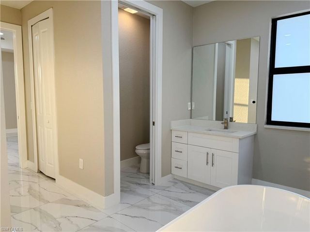 2 NE 3rd LN, Cape Coral, FL 33909