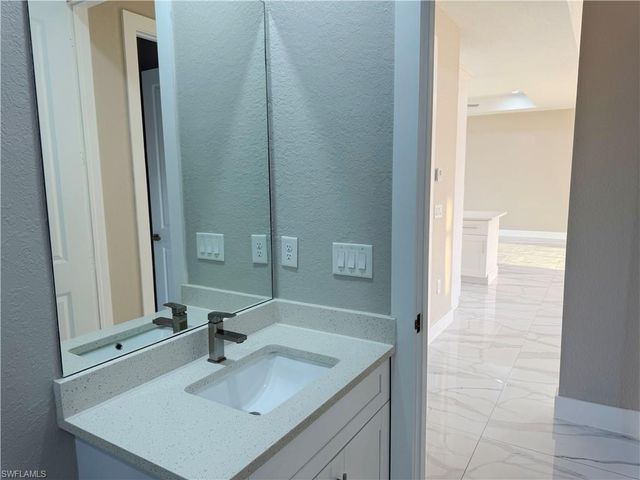 2 NE 3rd LN, Cape Coral, FL 33909