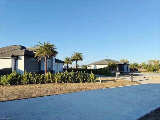 2 NE 3rd LN, Cape Coral, FL 33909