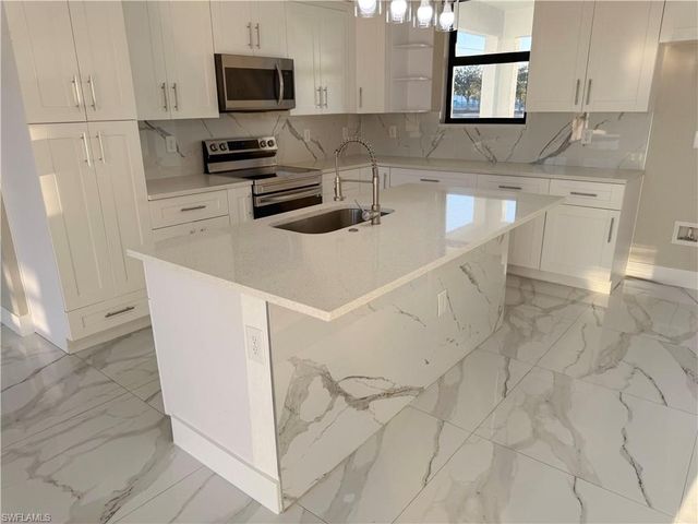 2 NE 3rd LN, Cape Coral, FL 33909