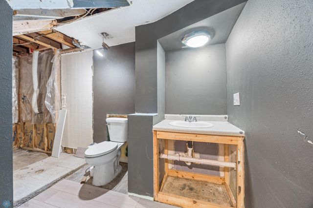 1130 Oak Street N, Fargo, ND 58102