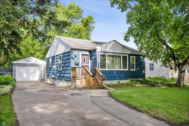 1130 Oak Street N, Fargo, ND 58102