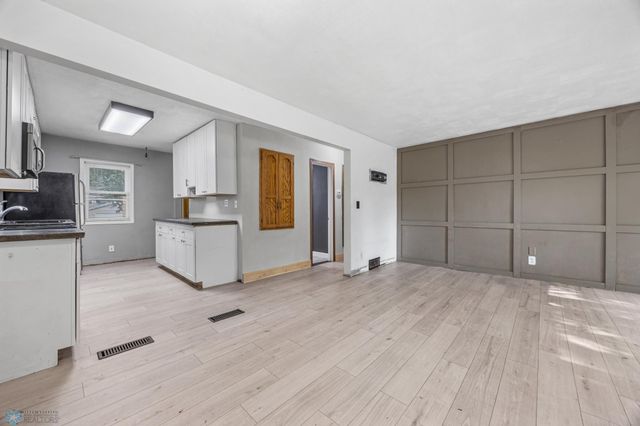1130 Oak Street N, Fargo, ND 58102
