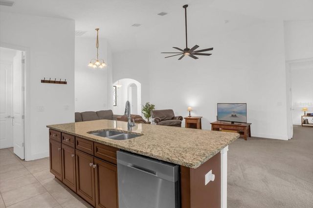 699 S DIXIE DRIVE, Howey In The Hills, FL 34737