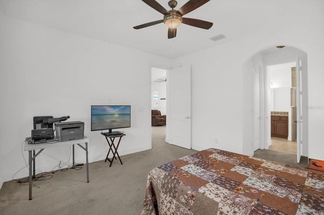 699 S DIXIE DRIVE, Howey In The Hills, FL 34737