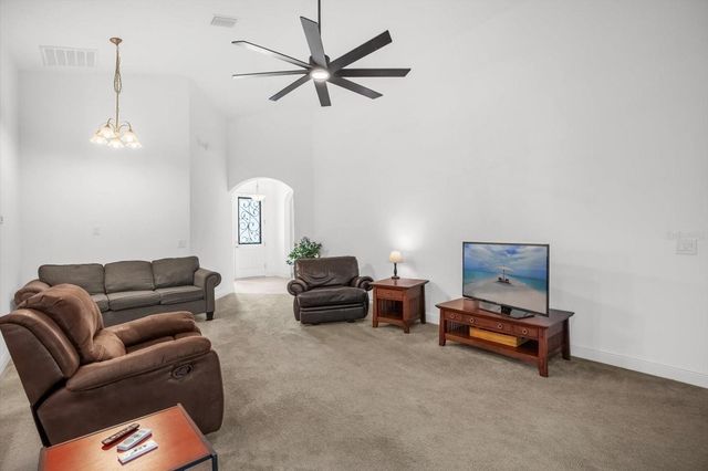 699 S DIXIE DRIVE, Howey In The Hills, FL 34737