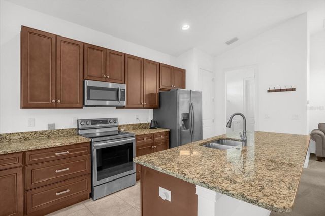 699 S DIXIE DRIVE, Howey In The Hills, FL 34737