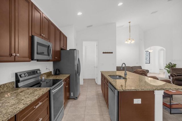 699 S DIXIE DRIVE, Howey In The Hills, FL 34737