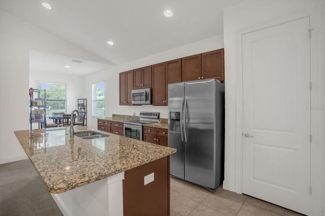 699 S DIXIE DRIVE, Howey In The Hills, FL 34737