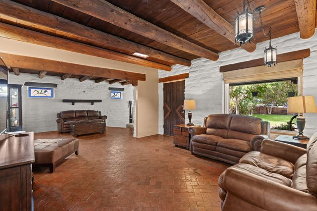 1504 N Lucyle Place NW, Albuquerque, NM 87114