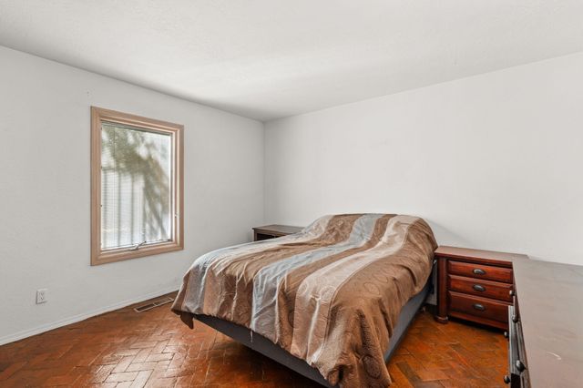 1504 N Lucyle Place NW, Albuquerque, NM 87114