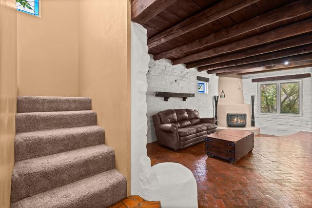 1504 N Lucyle Place NW, Albuquerque, NM 87114