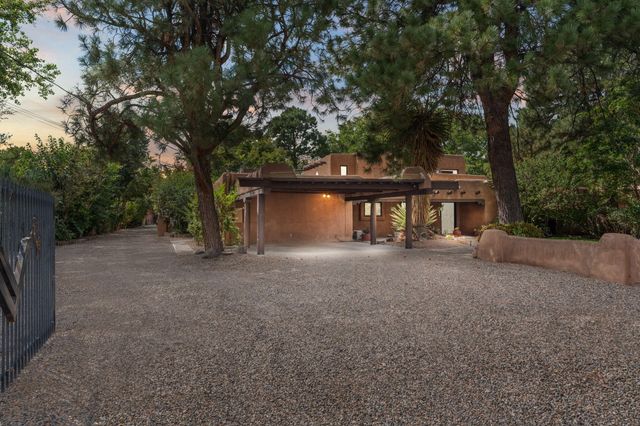 1504 N Lucyle Place NW, Albuquerque, NM 87114