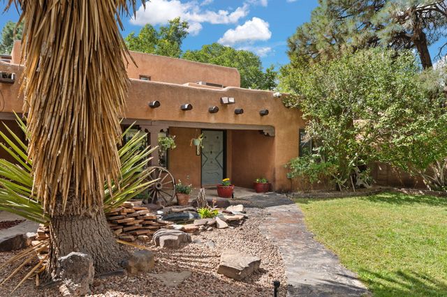 1504 N Lucyle Place NW, Albuquerque, NM 87114