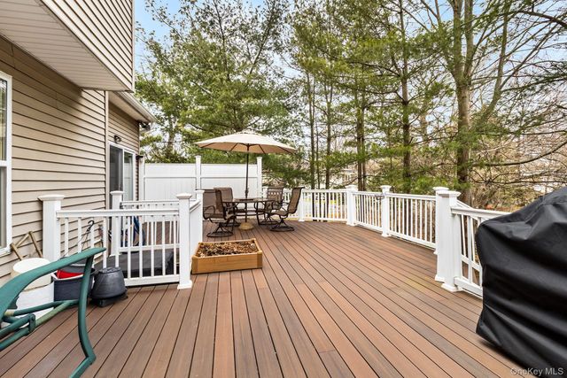 1 Northridge Circle, Huntington, NY 11743