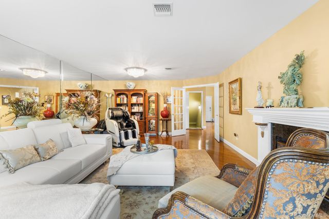 1 Northridge Circle, Huntington, NY 11743