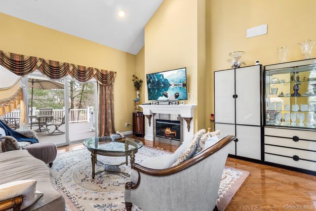 1 Northridge Circle, Huntington, NY 11743