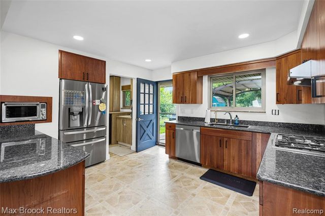 2810 Walbridge Road, Rochester Hills, MI 48307