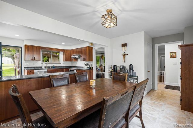 2810 Walbridge Road, Rochester Hills, MI 48307