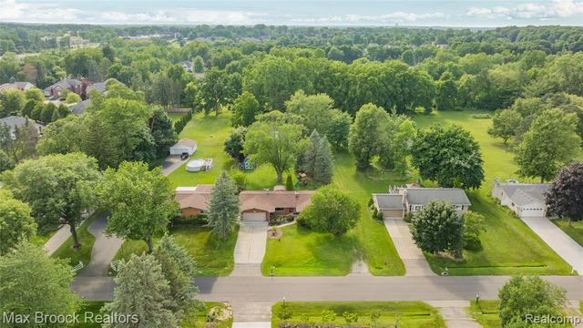 2810 Walbridge Road, Rochester Hills, MI 48307