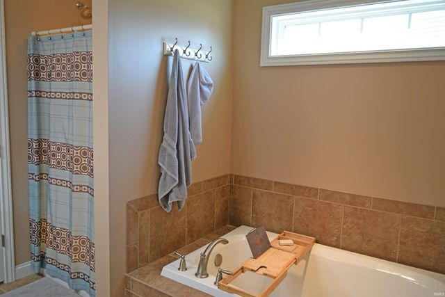 4104 Eagle Watch Drive, Evansville, IN 47725