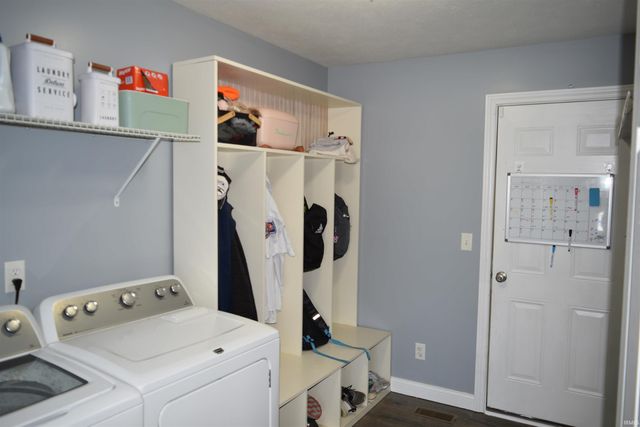 4104 Eagle Watch Drive, Evansville, IN 47725