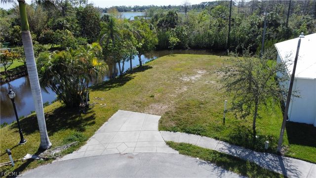 3260 Lunar ST, Naples, FL 34112