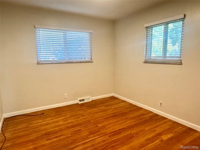 5260 Daniels Drive, Troy, MI 48098