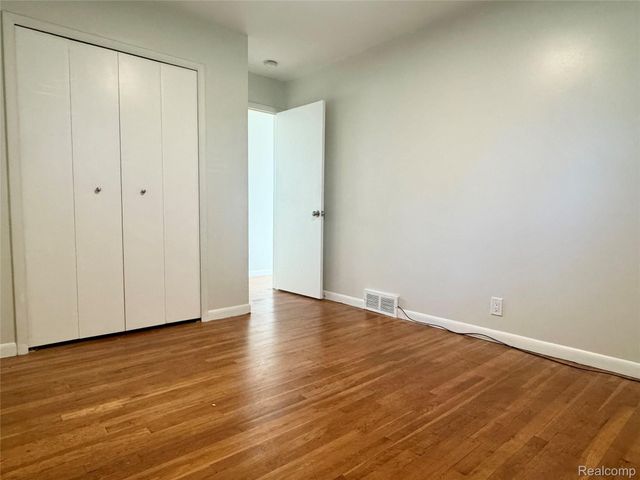 5260 Daniels Drive, Troy, MI 48098