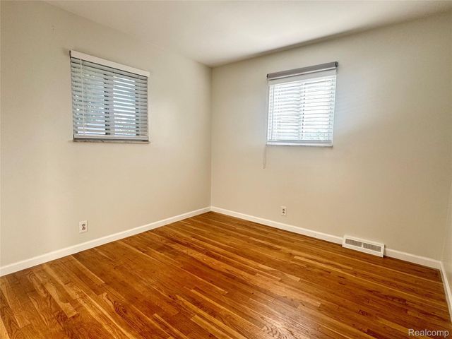 5260 Daniels Drive, Troy, MI 48098