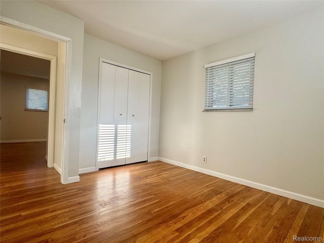 5260 Daniels Drive, Troy, MI 48098