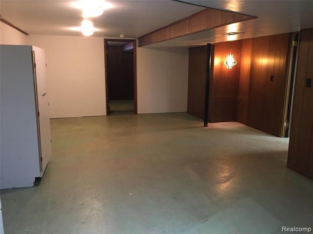 5260 Daniels Drive, Troy, MI 48098